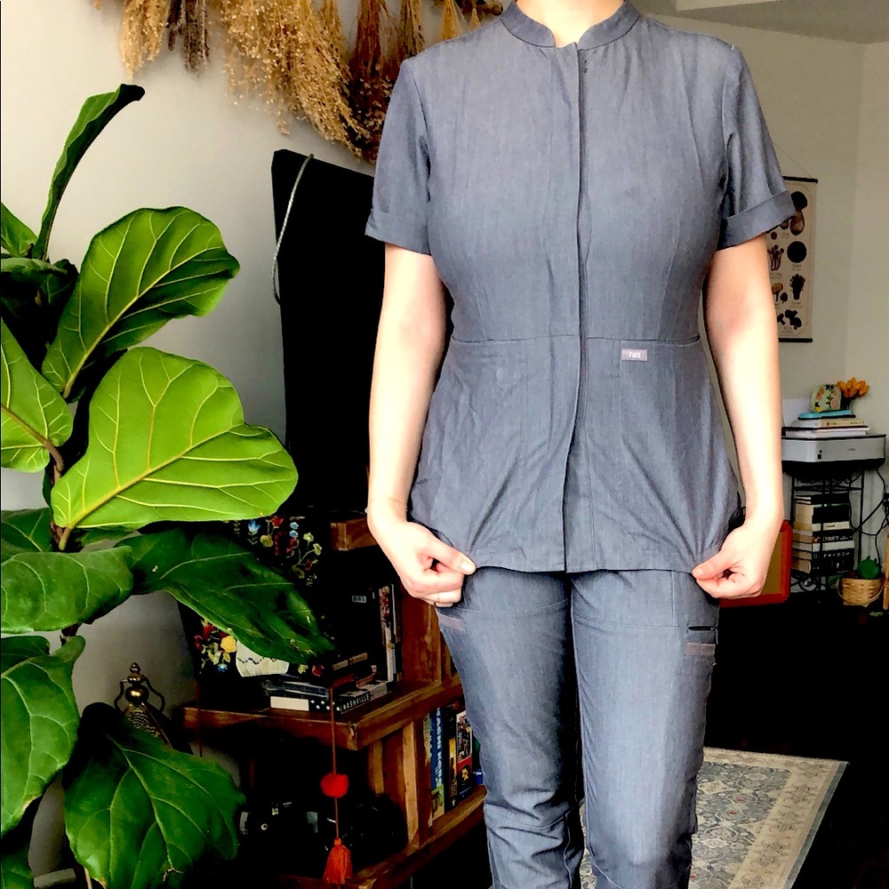 Figs scrubs